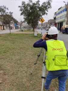 servicio topografico realizado en avenida en peru
