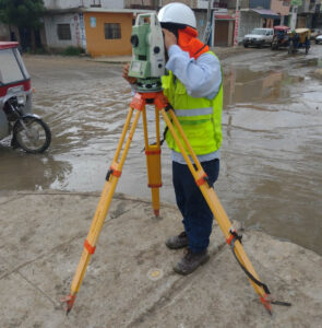 topografia poligonal en calle inundada